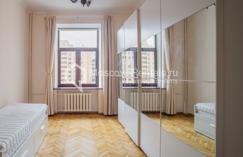 Photo #6 4-room (3 BR) apartment for <a href="http://moscow-rentals.ru/en/articles/long-term-rent" target="_blank">a long-term</a> rent
 in Russia, Moscow, Smolenskaya emb, 5/13