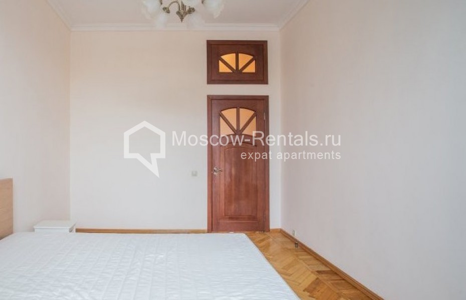 Photo #5 4-room (3 BR) apartment for <a href="http://moscow-rentals.ru/en/articles/long-term-rent" target="_blank">a long-term</a> rent
 in Russia, Moscow, Smolenskaya emb, 5/13