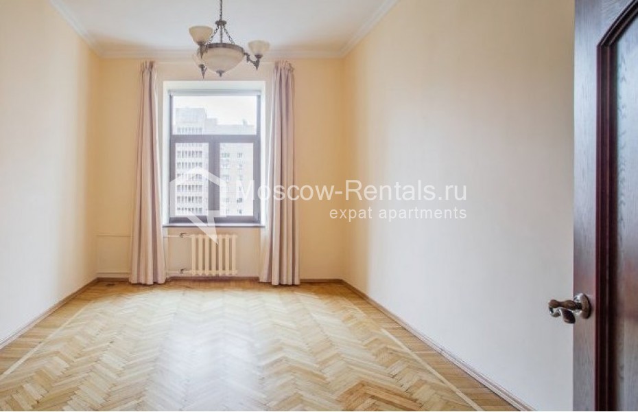 Photo #8 4-room (3 BR) apartment for <a href="http://moscow-rentals.ru/en/articles/long-term-rent" target="_blank">a long-term</a> rent
 in Russia, Moscow, Smolenskaya emb, 5/13