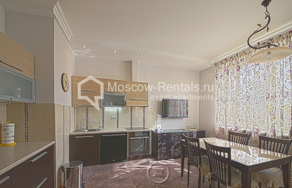 Photo #5 3-room (2 BR) apartment for <a href="http://moscow-rentals.ru/en/articles/long-term-rent" target="_blank">a long-term</a> rent
 in Russia, Moscow, Universitetskyi prosp, 16