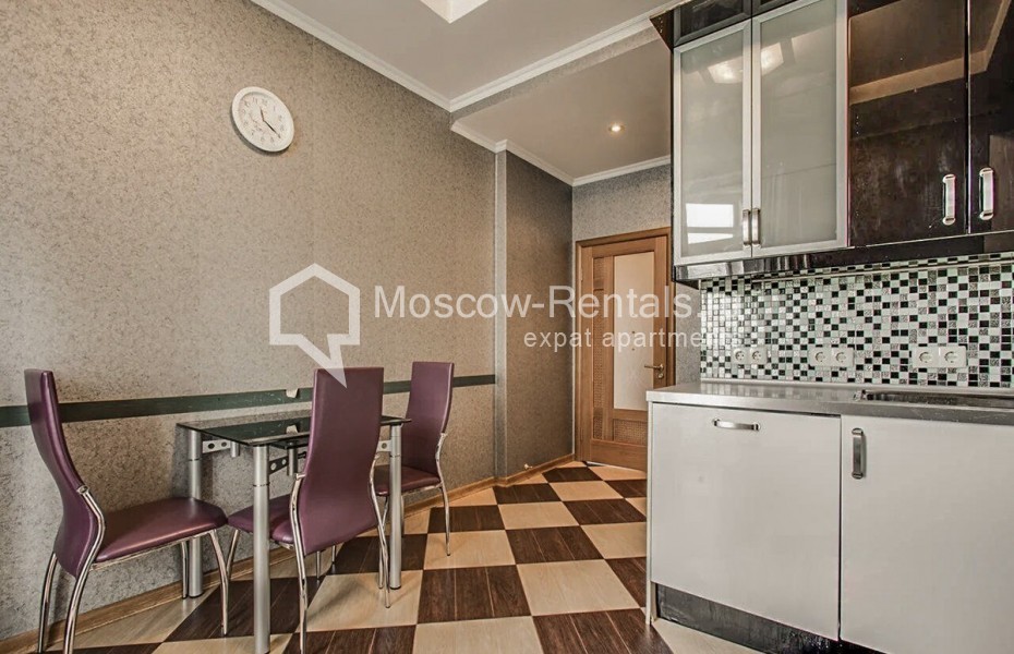 Photo #6 3-room (2 BR) apartment for <a href="http://moscow-rentals.ru/en/articles/long-term-rent" target="_blank">a long-term</a> rent
 in Russia, Moscow, Lomonosovskyi lane, 29к1