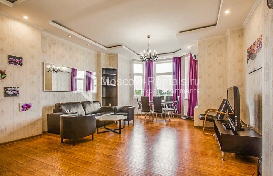 Photo #1 3-room (2 BR) apartment for <a href="http://moscow-rentals.ru/en/articles/long-term-rent" target="_blank">a long-term</a> rent
 in Russia, Moscow, Lomonosovskyi lane, 29к1