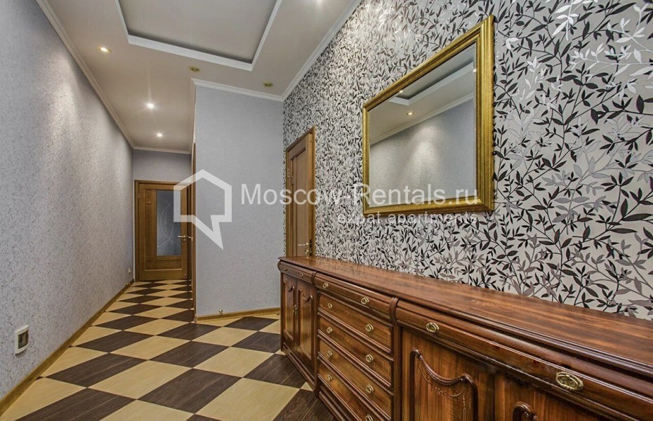 Photo #14 3-room (2 BR) apartment for <a href="http://moscow-rentals.ru/en/articles/long-term-rent" target="_blank">a long-term</a> rent
 in Russia, Moscow, Lomonosovskyi lane, 29к1