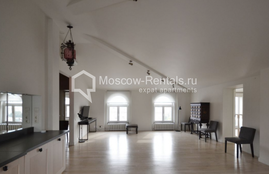 Photo #1 3-room (2 BR) apartment for <a href="http://moscow-rentals.ru/en/articles/long-term-rent" target="_blank">a long-term</a> rent
 in Russia, Moscow, Tverskoi blv, 9