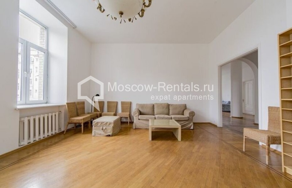 Photo #3 4-room (3 BR) apartment for <a href="http://moscow-rentals.ru/en/articles/long-term-rent" target="_blank">a long-term</a> rent
 in Russia, Moscow, Znamenka str, 13С1