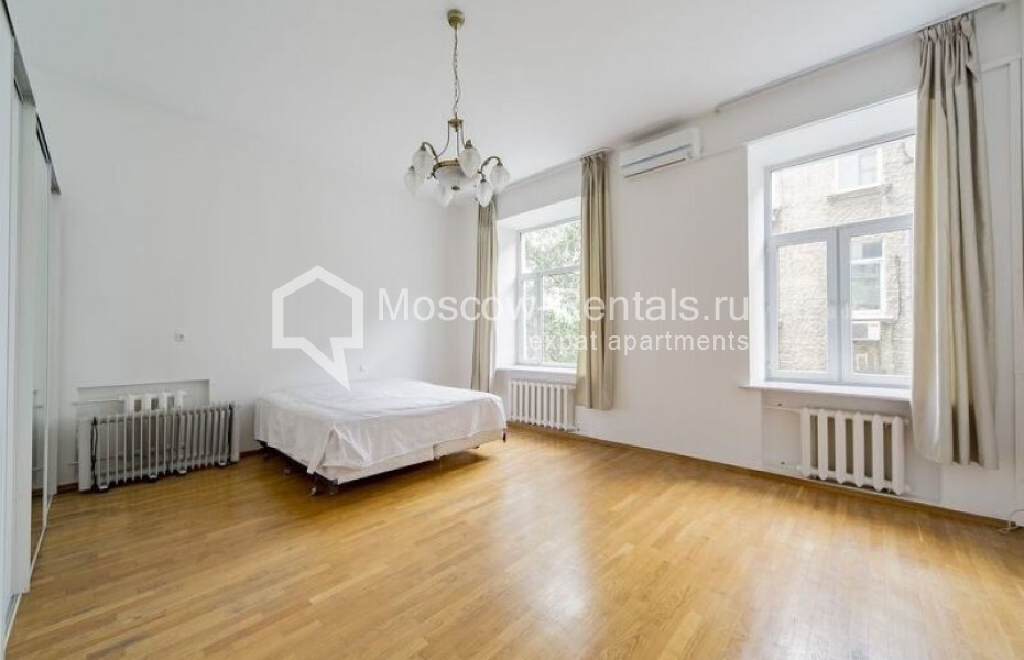 Photo #16 4-room (3 BR) apartment for <a href="http://moscow-rentals.ru/en/articles/long-term-rent" target="_blank">a long-term</a> rent
 in Russia, Moscow, Znamenka str, 13С1