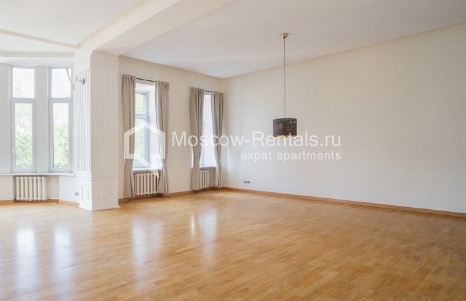 Photo #1 5-room (4 BR) apartment for <a href="http://moscow-rentals.ru/en/articles/long-term-rent" target="_blank">a long-term</a> rent
 in Russia, Moscow, Krivokolennyi lane, 14С1