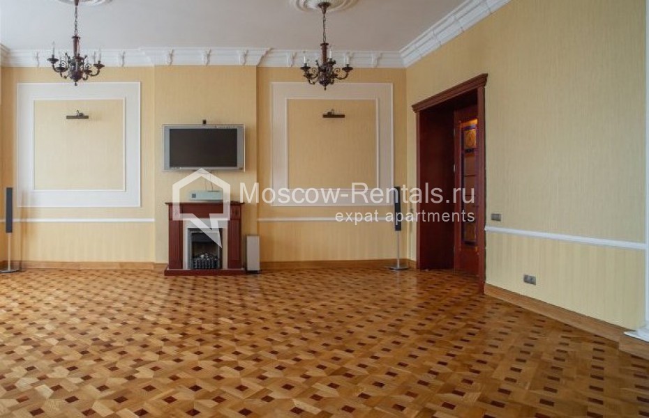 Photo #1 5-room (4 BR) apartment for <a href="http://moscow-rentals.ru/en/articles/long-term-rent" target="_blank">a long-term</a> rent
 in Russia, Moscow, Sretensky lane, 6/1С1