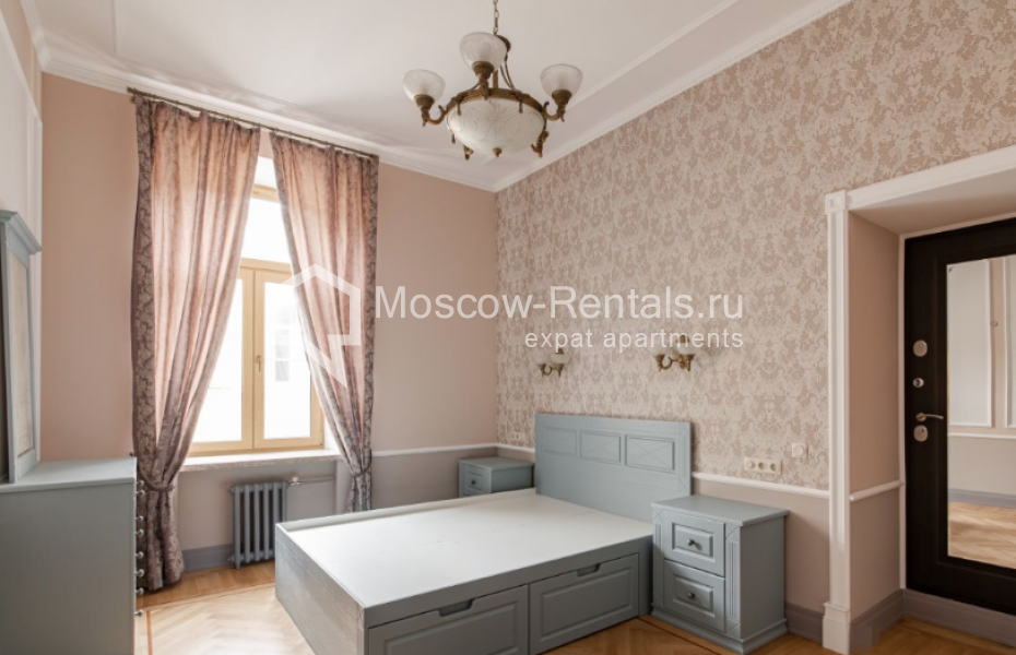 Photo #8 5-room (4 BR) apartment for <a href="http://moscow-rentals.ru/en/articles/long-term-rent" target="_blank">a long-term</a> rent
 in Russia, Moscow, Kamergerskyi lane, 5/7