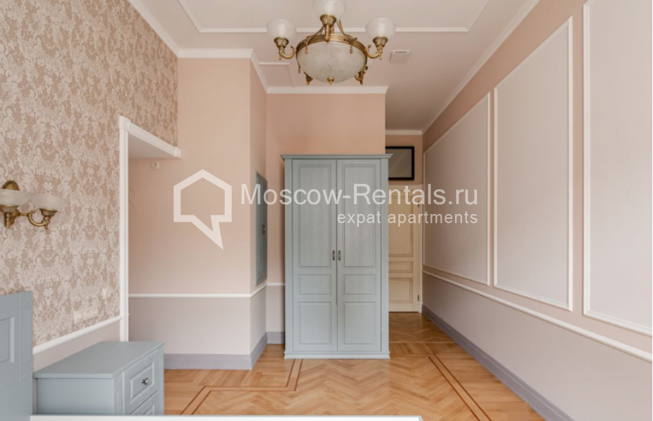 Photo #9 5-room (4 BR) apartment for <a href="http://moscow-rentals.ru/en/articles/long-term-rent" target="_blank">a long-term</a> rent
 in Russia, Moscow, Kamergerskyi lane, 5/7