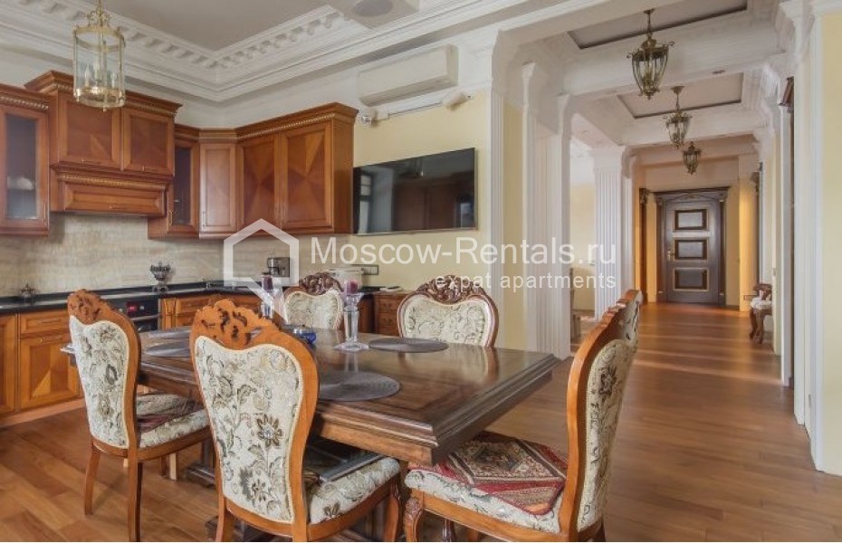 Photo #7 4-room (3 BR) apartment for <a href="http://moscow-rentals.ru/en/articles/long-term-rent" target="_blank">a long-term</a> rent
 in Russia, Moscow, Leontievskyi lane, 11