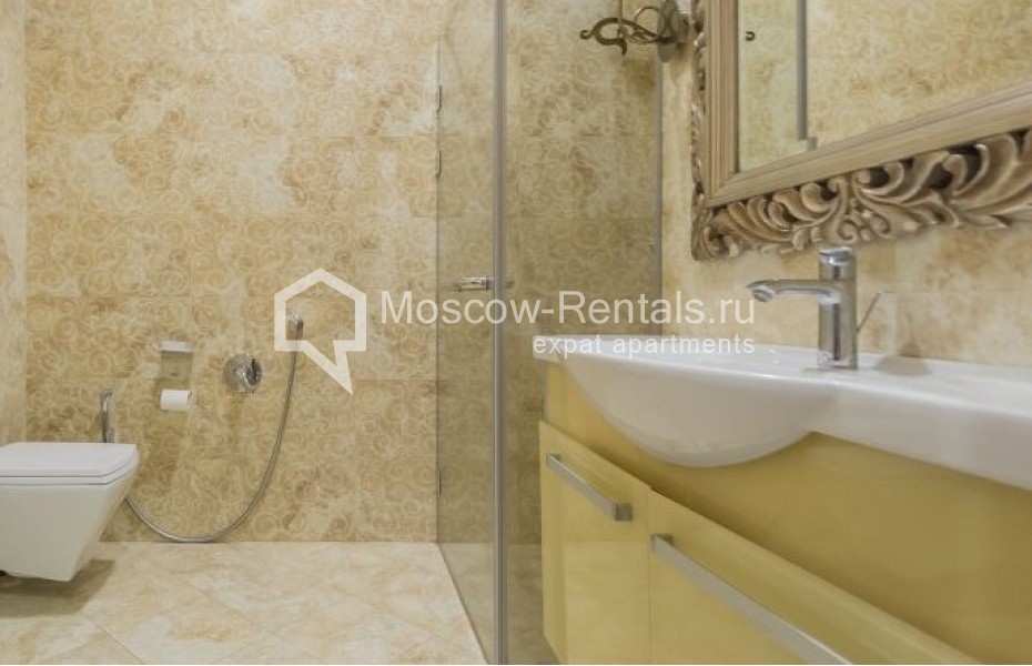 Photo #18 4-room (3 BR) apartment for <a href="http://moscow-rentals.ru/en/articles/long-term-rent" target="_blank">a long-term</a> rent
 in Russia, Moscow, Leontievskyi lane, 11