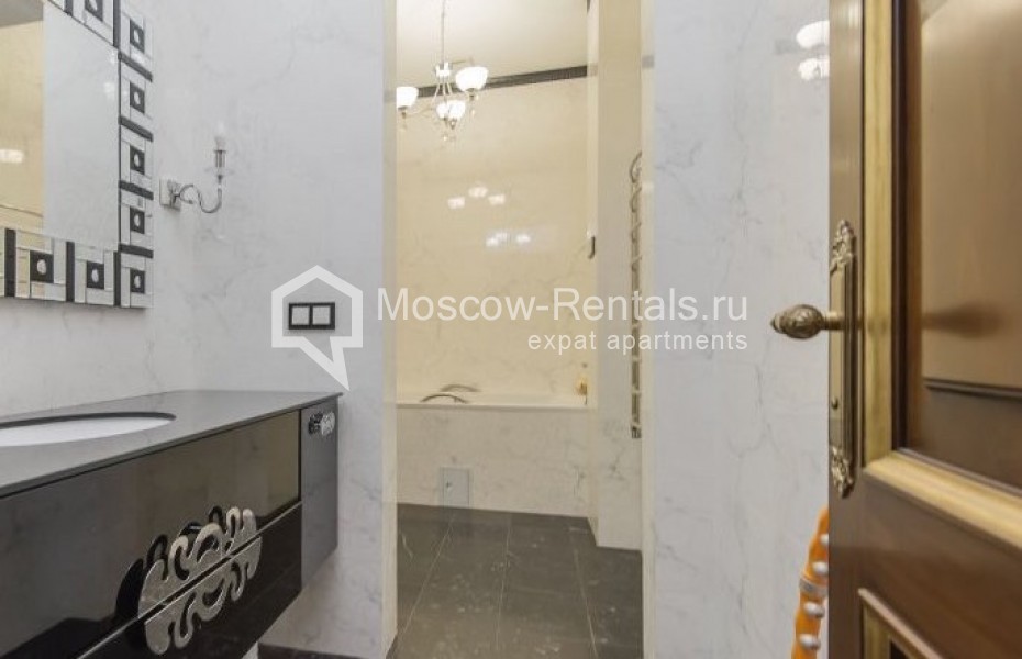 Photo #19 4-room (3 BR) apartment for <a href="http://moscow-rentals.ru/en/articles/long-term-rent" target="_blank">a long-term</a> rent
 in Russia, Moscow, Leontievskyi lane, 11