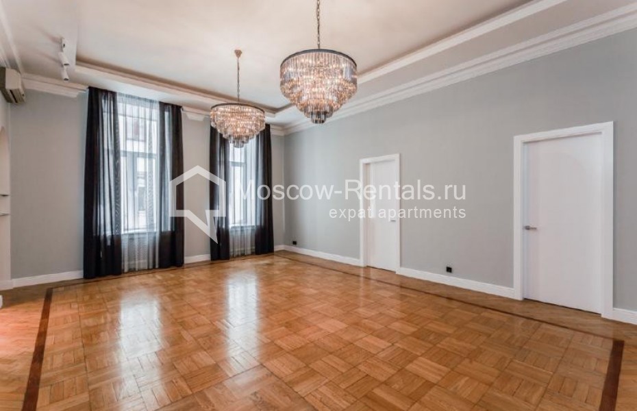 Photo #2 4-room (3 BR) apartment for <a href="http://moscow-rentals.ru/en/articles/long-term-rent" target="_blank">a long-term</a> rent
 in Russia, Moscow, Petrovka str, 17
