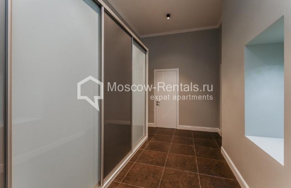 Photo #17 4-room (3 BR) apartment for <a href="http://moscow-rentals.ru/en/articles/long-term-rent" target="_blank">a long-term</a> rent
 in Russia, Moscow, Petrovka str, 17