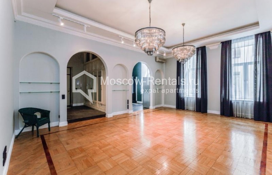 Photo #1 4-room (3 BR) apartment for <a href="http://moscow-rentals.ru/en/articles/long-term-rent" target="_blank">a long-term</a> rent
 in Russia, Moscow, Petrovka str, 17