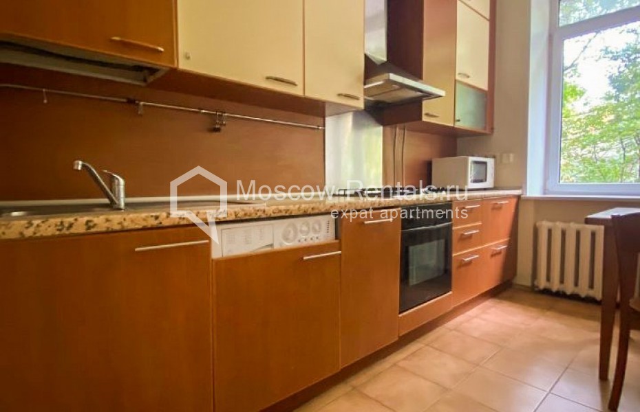 Photo #1 3-room (2 BR) apartment for <a href="http://moscow-rentals.ru/en/articles/long-term-rent" target="_blank">a long-term</a> rent
 in Russia, Moscow, Zoologicheskyi lane, 8