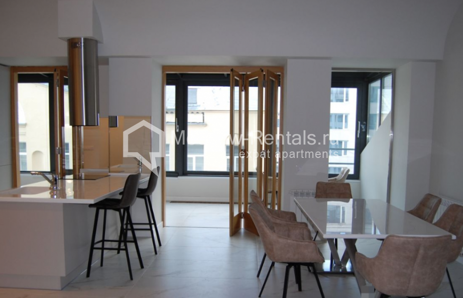 Photo #1 3-room (2 BR) apartment for <a href="http://moscow-rentals.ru/en/articles/long-term-rent" target="_blank">a long-term</a> rent
 in Russia, Moscow, Malyi Kakovinskyi lane, 6С1