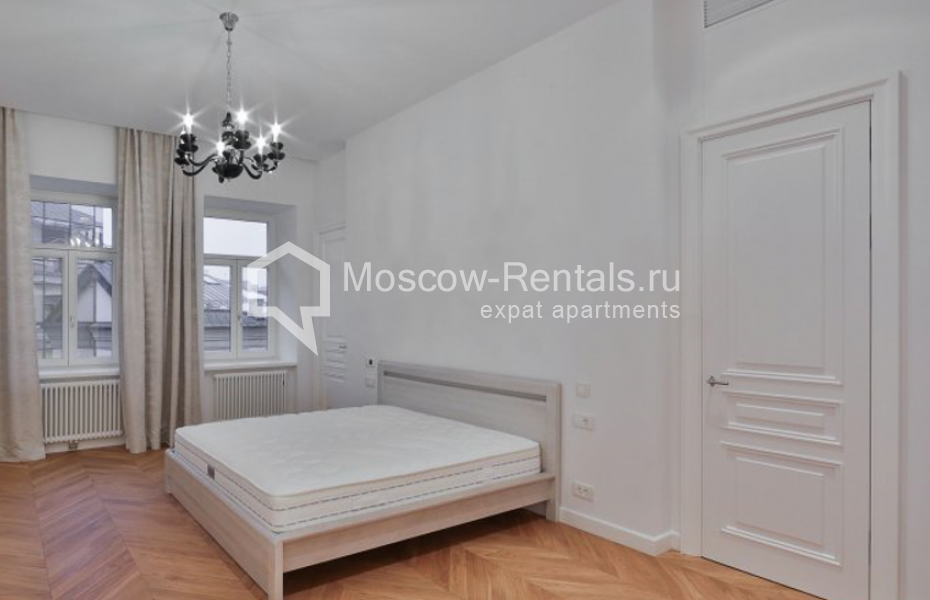 Photo #3 2-room (1 BR) apartment for <a href="http://moscow-rentals.ru/en/articles/long-term-rent" target="_blank">a long-term</a> rent
 in Russia, Moscow, Nikolskaya str, 10/2С2б