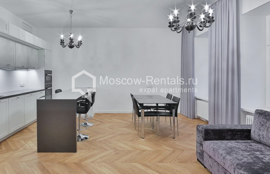 Photo #2 2-room (1 BR) apartment for <a href="http://moscow-rentals.ru/en/articles/long-term-rent" target="_blank">a long-term</a> rent
 in Russia, Moscow, Nikolskaya str, 10/2С2б
