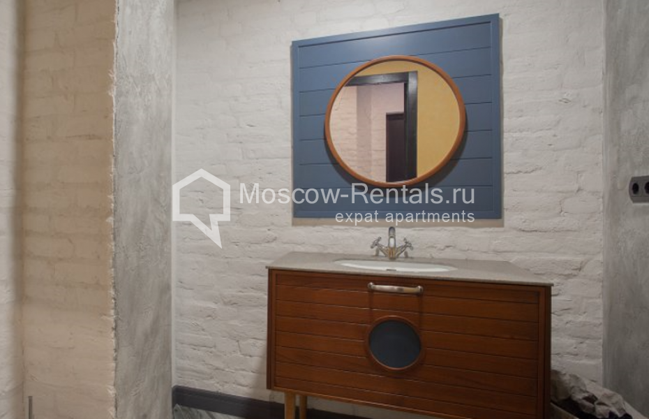 Photo #13 2-room (1 BR) apartment for <a href="http://moscow-rentals.ru/en/articles/long-term-rent" target="_blank">a long-term</a> rent
 in Russia, Moscow, Starokonushennyi lane, 45