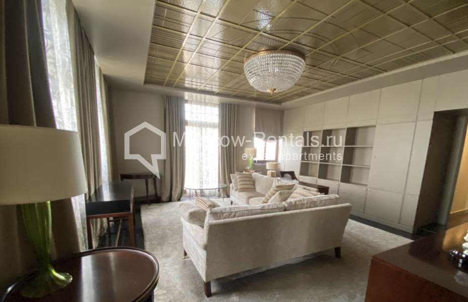 Photo #2 4-room (3 BR) apartment for <a href="http://moscow-rentals.ru/en/articles/long-term-rent" target="_blank">a long-term</a> rent
 in Russia, Moscow, Staromonetnsyi lane, 18