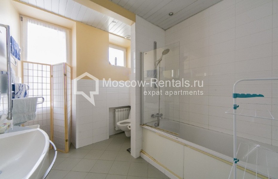 Photo #18 4-room (3 BR) apartment for <a href="http://moscow-rentals.ru/en/articles/long-term-rent" target="_blank">a long-term</a> rent
 in Russia, Moscow, Lavrushinskyi lane, 17