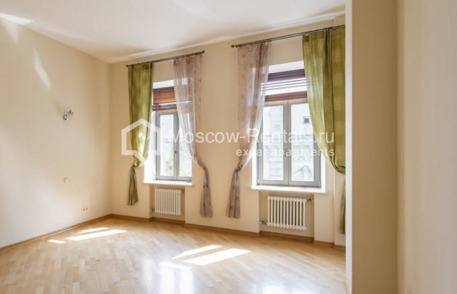 Photo #10 4-room (3 BR) apartment for <a href="http://moscow-rentals.ru/en/articles/long-term-rent" target="_blank">a long-term</a> rent
 in Russia, Moscow, Leontievskyi lane, 11