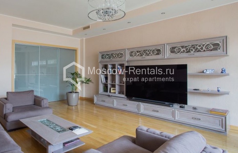 Photo #2 3-room (2 BR) apartment for <a href="http://moscow-rentals.ru/en/articles/long-term-rent" target="_blank">a long-term</a> rent
 in Russia, Moscow, B. Yakimanka str, 22К3