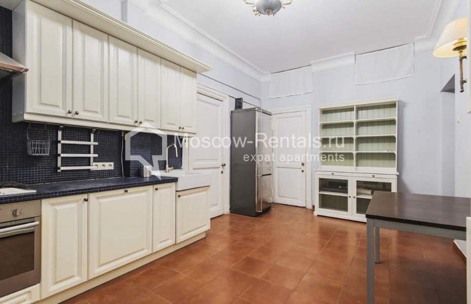 Photo #7 4-room (3 BR) apartment for <a href="http://moscow-rentals.ru/en/articles/long-term-rent" target="_blank">a long-term</a> rent
 in Russia, Moscow, Brusov lane, 6