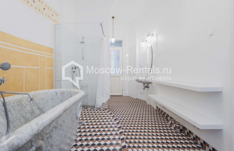 Photo #11 4-room (3 BR) apartment for <a href="http://moscow-rentals.ru/en/articles/long-term-rent" target="_blank">a long-term</a> rent
 in Russia, Moscow, Brusov lane, 6