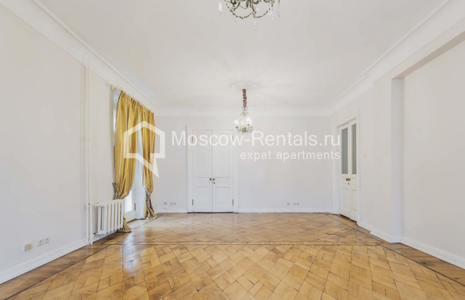 Photo #1 4-room (3 BR) apartment for <a href="http://moscow-rentals.ru/en/articles/long-term-rent" target="_blank">a long-term</a> rent
 in Russia, Moscow, Brusov lane, 6