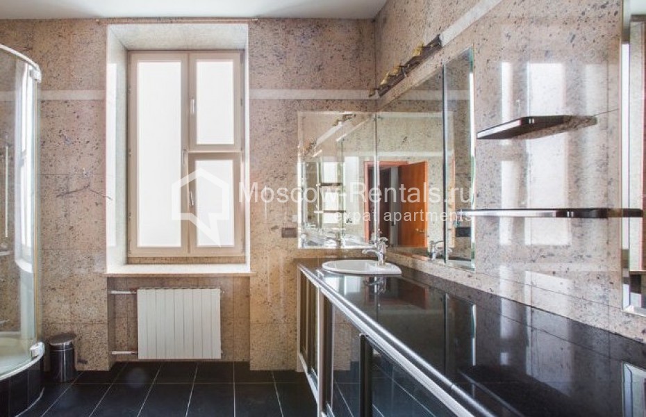 Photo #12 4-room (3 BR) apartment for <a href="http://moscow-rentals.ru/en/articles/long-term-rent" target="_blank">a long-term</a> rent
 in Russia, Moscow, Plotnikov lane, 13