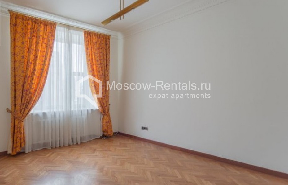Photo #6 4-room (3 BR) apartment for <a href="http://moscow-rentals.ru/en/articles/long-term-rent" target="_blank">a long-term</a> rent
 in Russia, Moscow, Plotnikov lane, 13