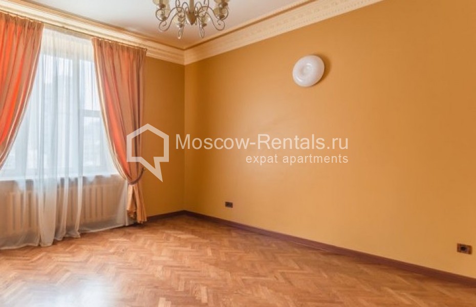 Photo #7 4-room (3 BR) apartment for <a href="http://moscow-rentals.ru/en/articles/long-term-rent" target="_blank">a long-term</a> rent
 in Russia, Moscow, Plotnikov lane, 13