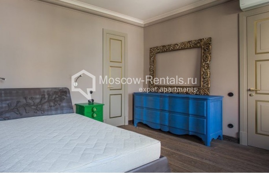 Photo #5 4-room (3 BR) apartment for <a href="http://moscow-rentals.ru/en/articles/long-term-rent" target="_blank">a long-term</a> rent
 in Russia, Moscow, B. Patriarshyi lane, 4