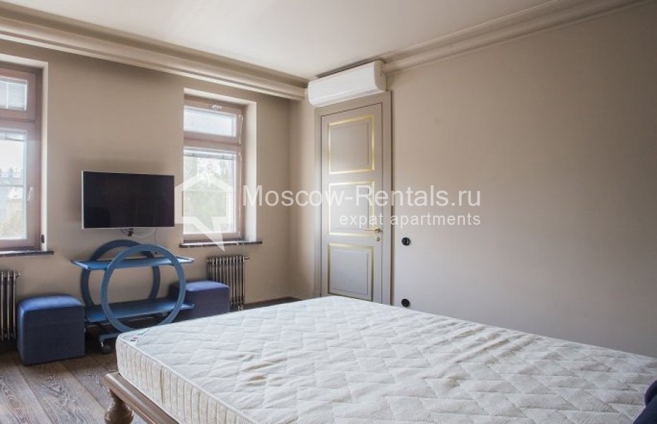 Photo #7 4-room (3 BR) apartment for <a href="http://moscow-rentals.ru/en/articles/long-term-rent" target="_blank">a long-term</a> rent
 in Russia, Moscow, B. Patriarshyi lane, 4