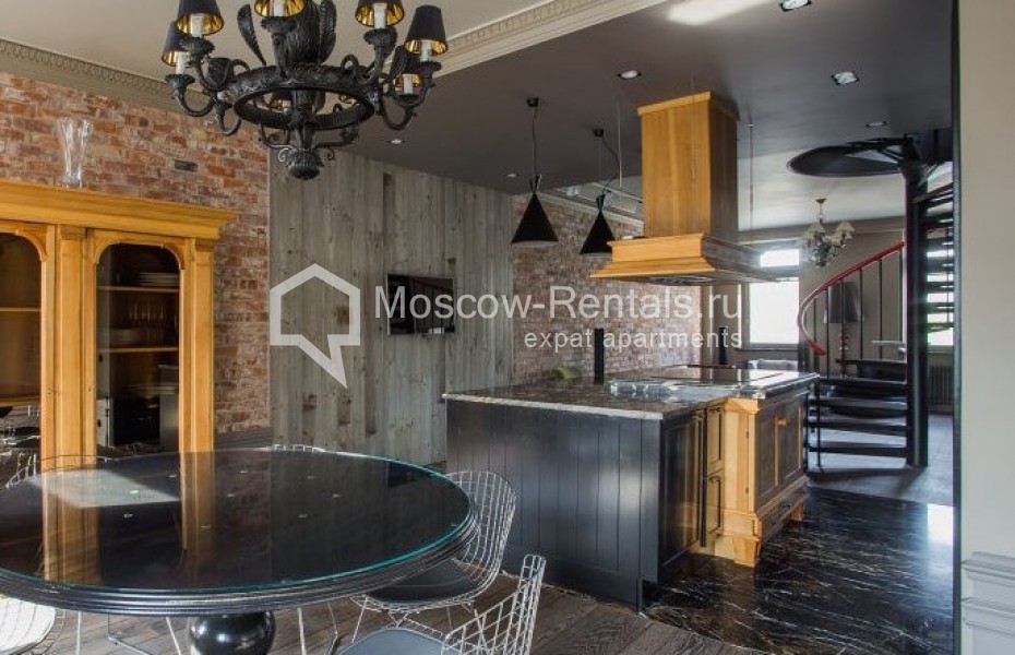 Photo #3 4-room (3 BR) apartment for <a href="http://moscow-rentals.ru/en/articles/long-term-rent" target="_blank">a long-term</a> rent
 in Russia, Moscow, B. Patriarshyi lane, 4