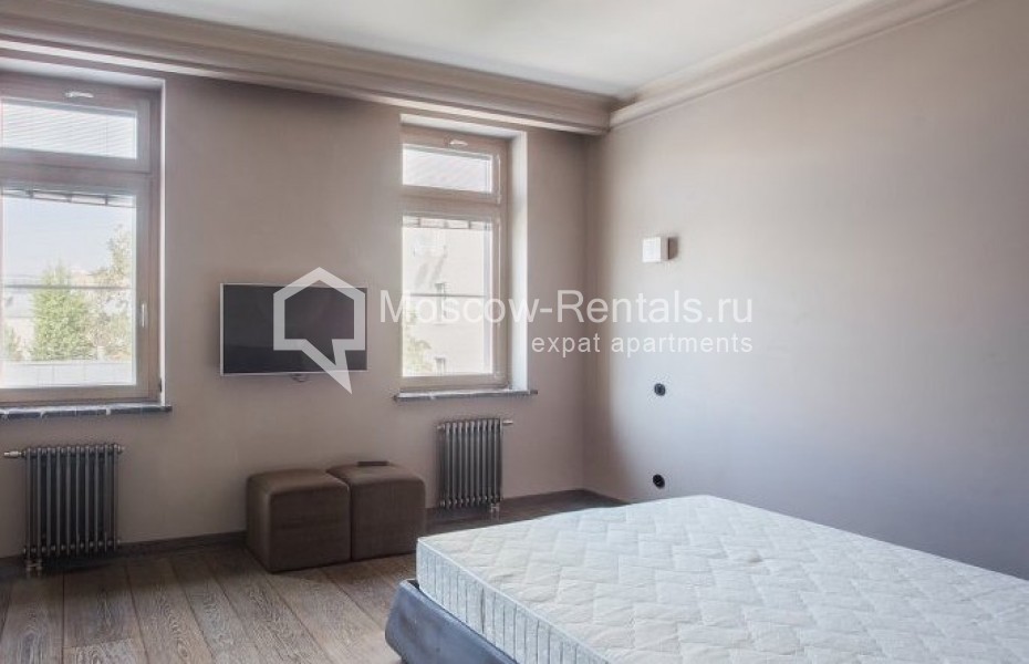 Photo #6 4-room (3 BR) apartment for <a href="http://moscow-rentals.ru/en/articles/long-term-rent" target="_blank">a long-term</a> rent
 in Russia, Moscow, B. Patriarshyi lane, 4