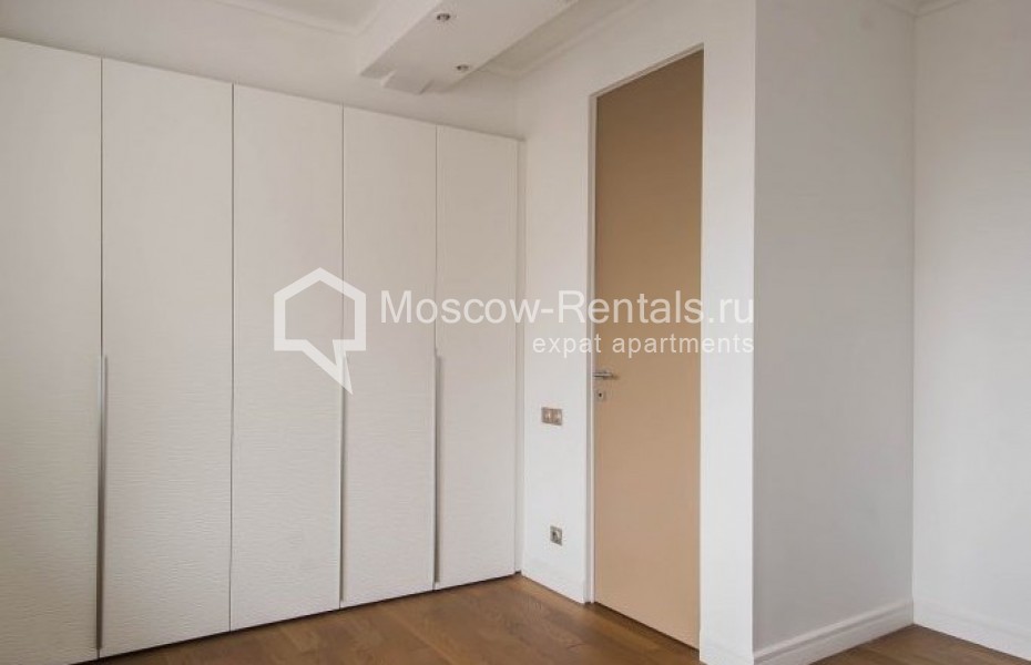 Photo #11 5-room (4 BR) apartment for <a href="http://moscow-rentals.ru/en/articles/long-term-rent" target="_blank">a long-term</a> rent
 in Russia, Moscow, B. Patriarshi lane, 8