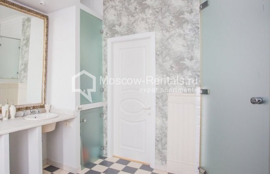 Photo #14 4-room (3 BR) apartment for <a href="http://moscow-rentals.ru/en/articles/long-term-rent" target="_blank">a long-term</a> rent
 in Russia, Moscow, Myasnitskaya str, 17С2