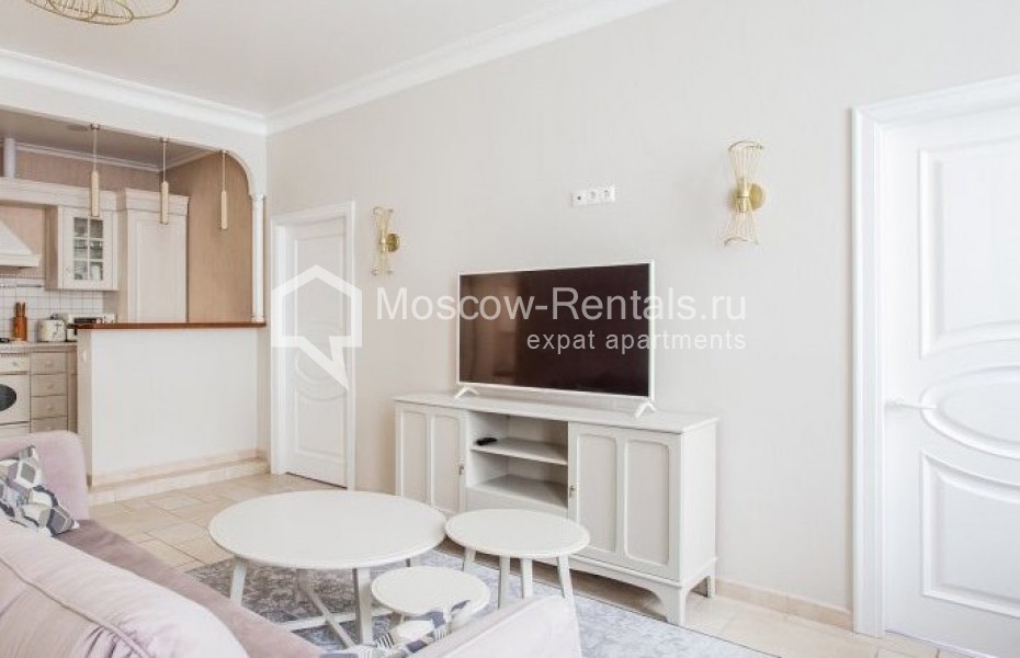 Photo #3 4-room (3 BR) apartment for <a href="http://moscow-rentals.ru/en/articles/long-term-rent" target="_blank">a long-term</a> rent
 in Russia, Moscow, Myasnitskaya str, 17С2
