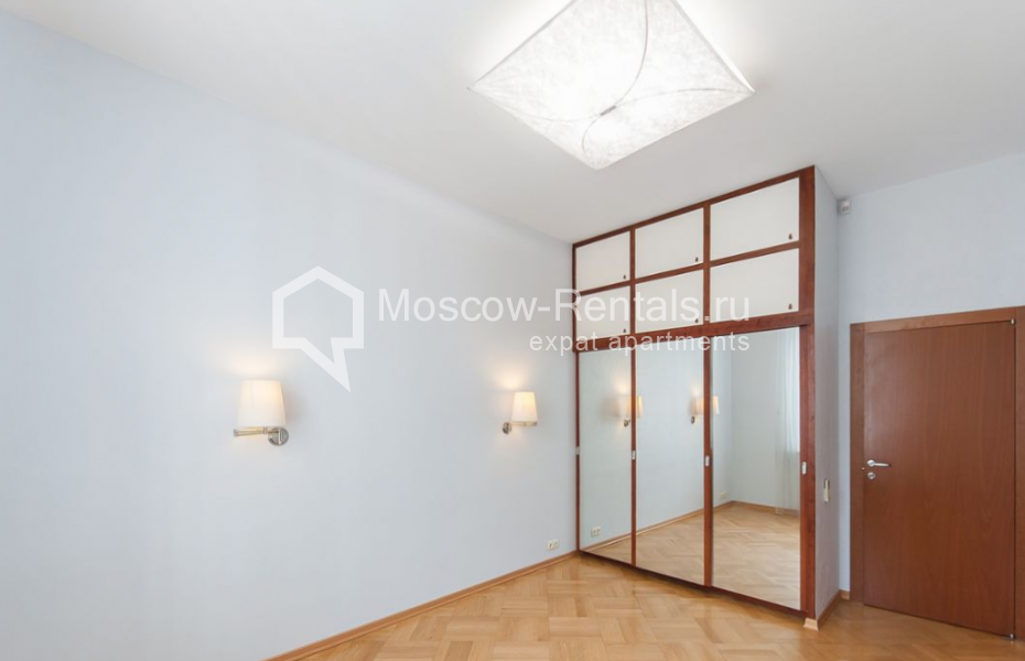 Photo #13 4-room (3 BR) apartment for <a href="http://moscow-rentals.ru/en/articles/long-term-rent" target="_blank">a long-term</a> rent
 in Russia, Moscow, Kalashnyi lane, 7