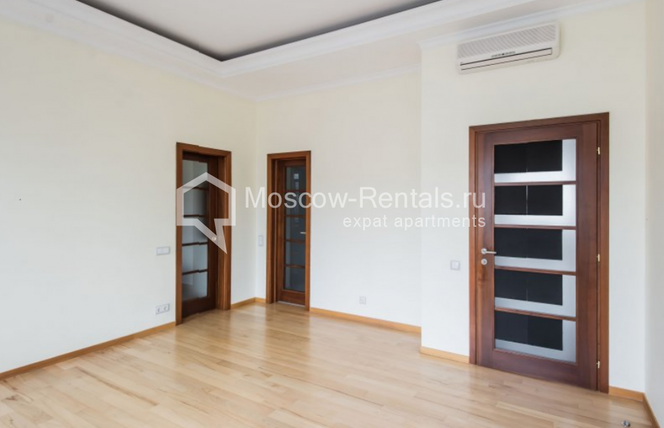 Photo #5 4-room (3 BR) apartment for <a href="http://moscow-rentals.ru/en/articles/long-term-rent" target="_blank">a long-term</a> rent
 in Russia, Moscow, Ostozhenka str, 5