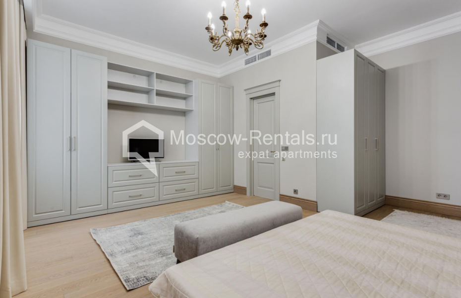 Photo #10 3-room (2 BR) apartment for <a href="http://moscow-rentals.ru/en/articles/long-term-rent" target="_blank">a long-term</a> rent
 in Russia, Moscow, Sivtsev Vrazhek lane, 44/28