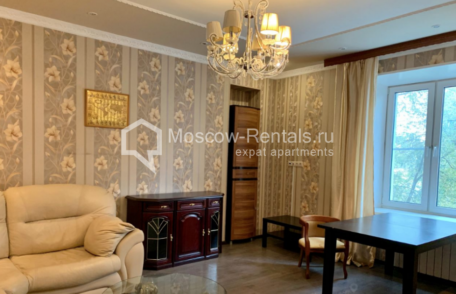 Photo #1 3-room (2 BR) apartment for <a href="http://moscow-rentals.ru/en/articles/long-term-rent" target="_blank">a long-term</a> rent
 in Russia, Moscow, B. Ovchinnikovskyi lane, 12С1