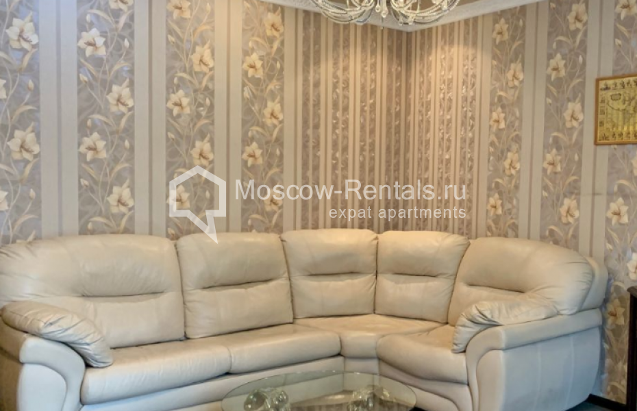Photo #2 3-room (2 BR) apartment for <a href="http://moscow-rentals.ru/en/articles/long-term-rent" target="_blank">a long-term</a> rent
 in Russia, Moscow, B. Ovchinnikovskyi lane, 12С1