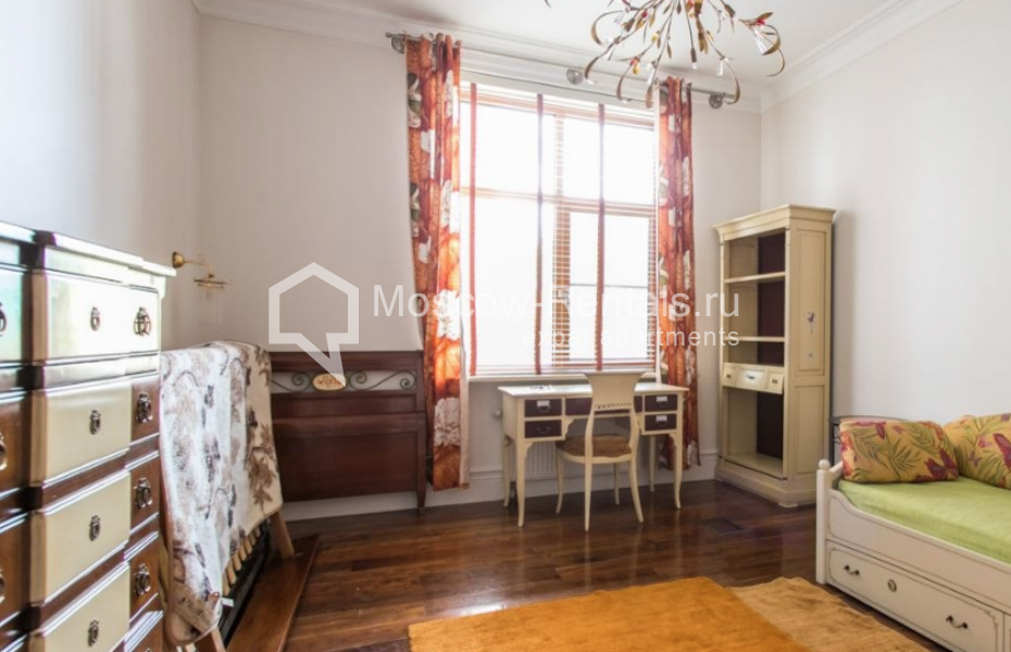 Photo #10 3-room (2 BR) apartment for <a href="http://moscow-rentals.ru/en/articles/long-term-rent" target="_blank">a long-term</a> rent
 in Russia, Moscow, Korobeinikov lane, 18