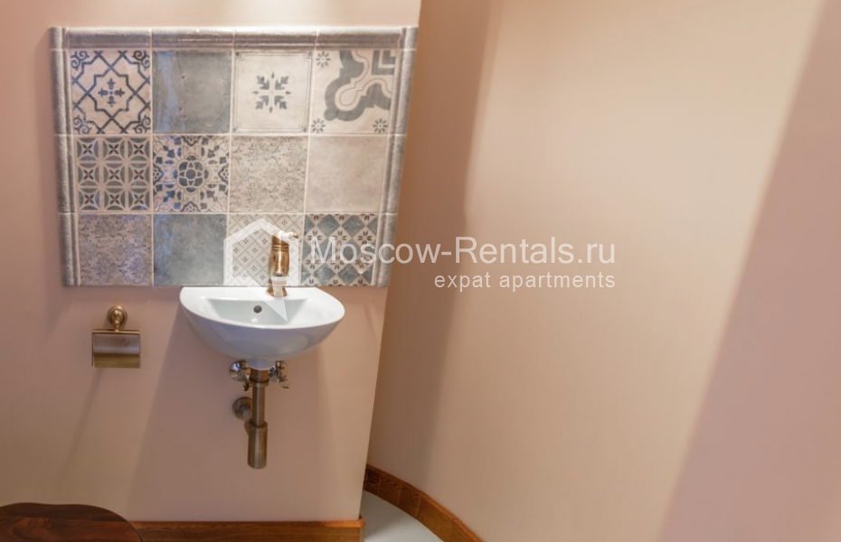 Photo #16 3-room (2 BR) apartment for <a href="http://moscow-rentals.ru/en/articles/long-term-rent" target="_blank">a long-term</a> rent
 in Russia, Moscow, Krivoarbatskyi lane, 16/22