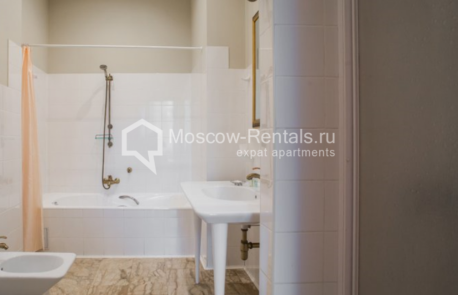 Photo #13 4-room (3 BR) apartment for <a href="http://moscow-rentals.ru/en/articles/long-term-rent" target="_blank">a long-term</a> rent
 in Russia, Moscow, Sivtzev Vrazhek lane, 44/28